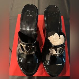 New never worn! Valentino Sandals! Size 41